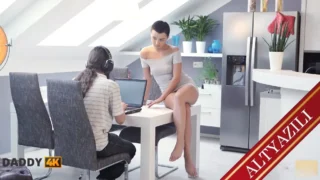 Üvey Annesini Black Friday’da Sikti Türkçe Altyazılı Porno